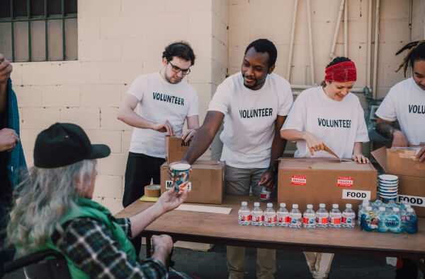 Jóvenes voluntarios