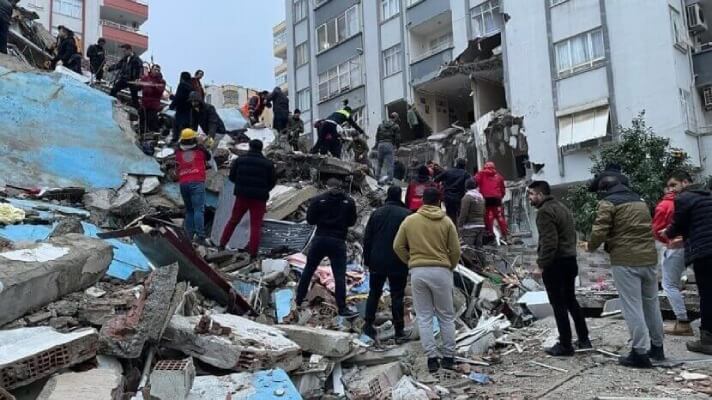 Jóvenes voluntarios en la comunidad